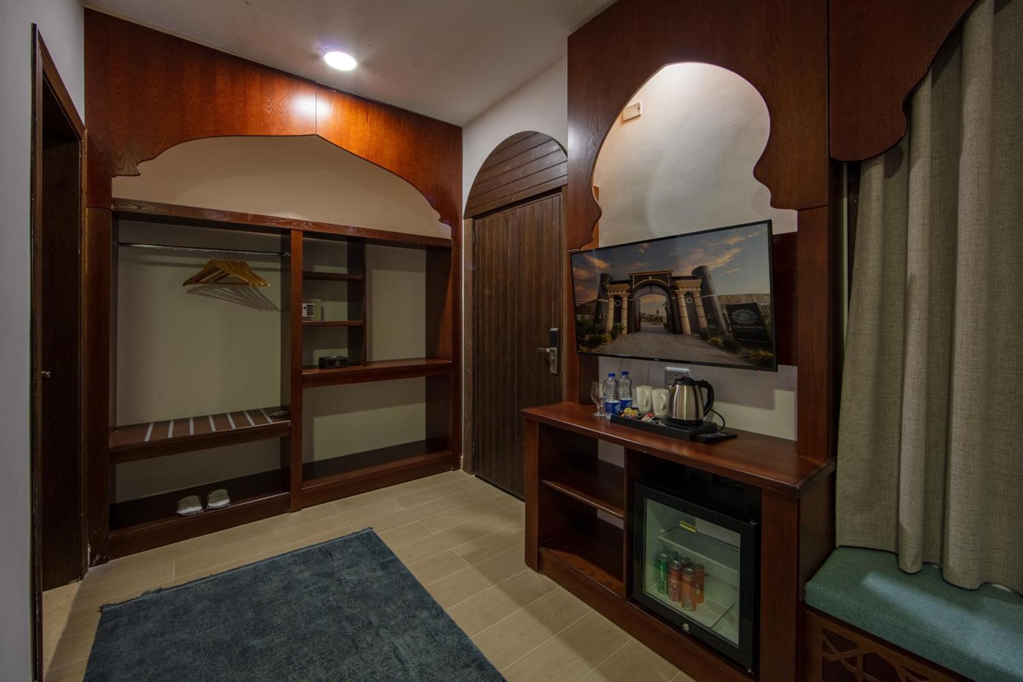 Petra Seasons Luxury Resort Al Hayy Buitenkant foto